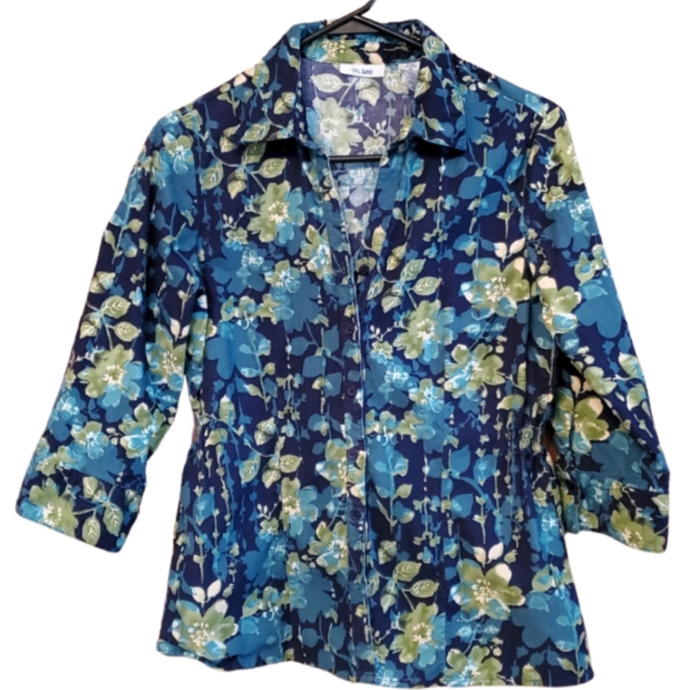 Women's  Ms. Lee 100% cotton floral button down top. Size Med.